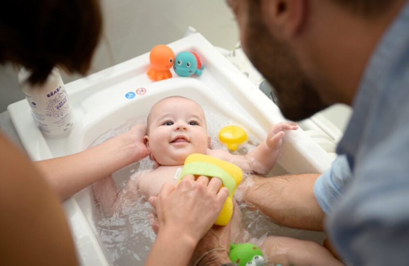 Comment donner le bain à un bébé