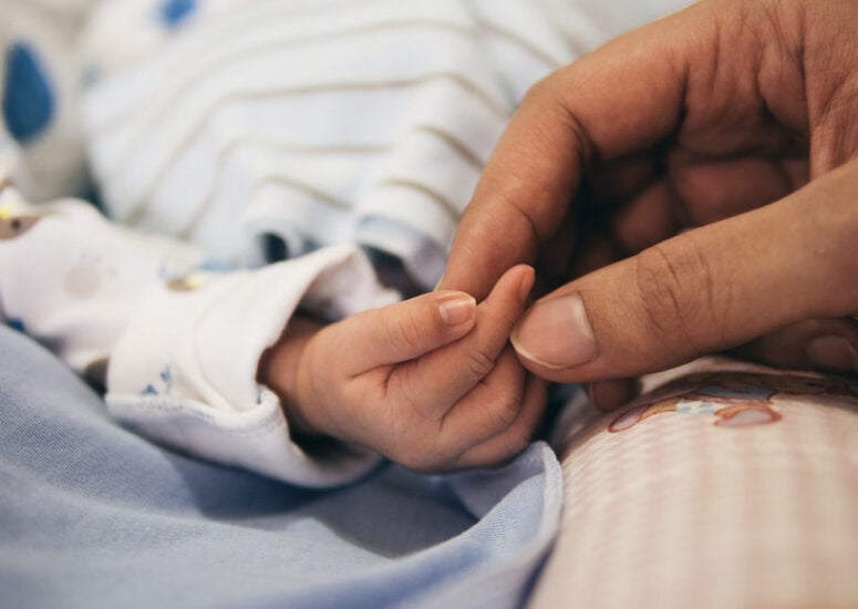 Bébé et papa : comment créer un lien fort dès la naissance