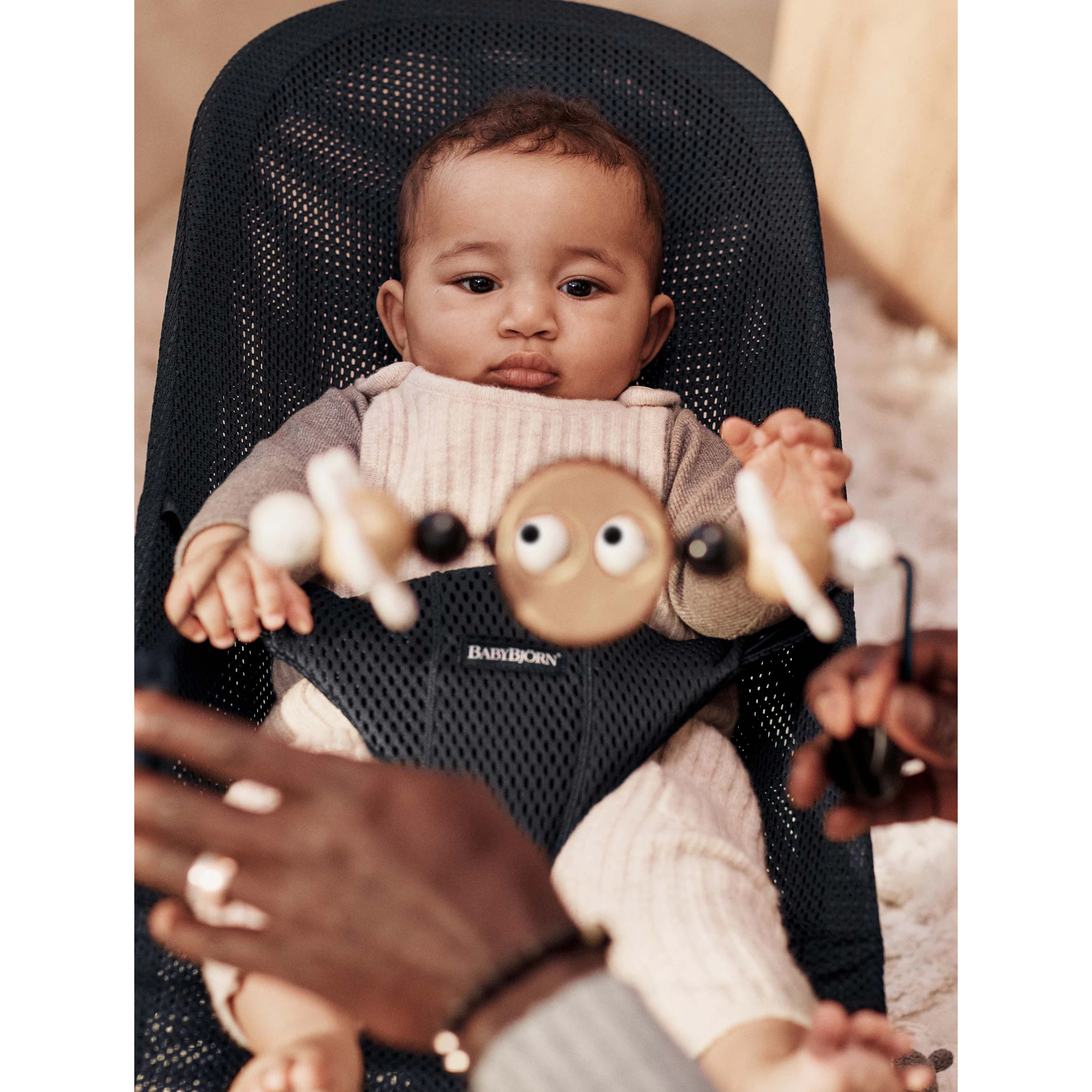 Arche d'activité BABYBJORN Jouet en bois Yeux Espiègles p/transat Babybjorn  Pas Cher 