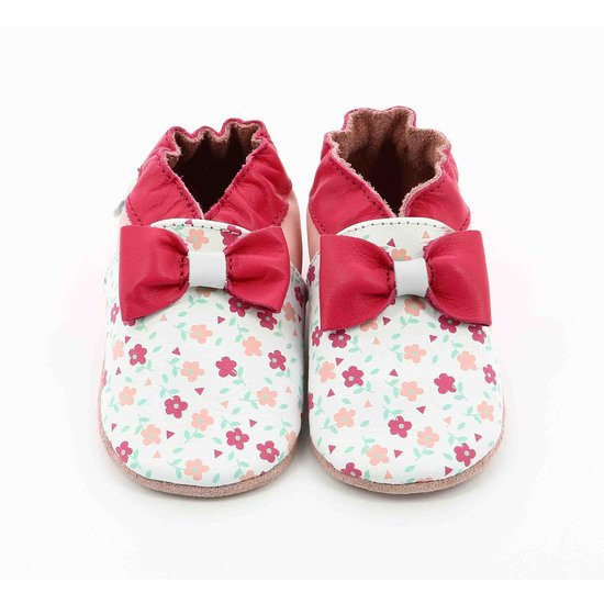 Des Chaussons Pour Bebe Fille Pour Des Pieds Bien Au Chaud Aubert