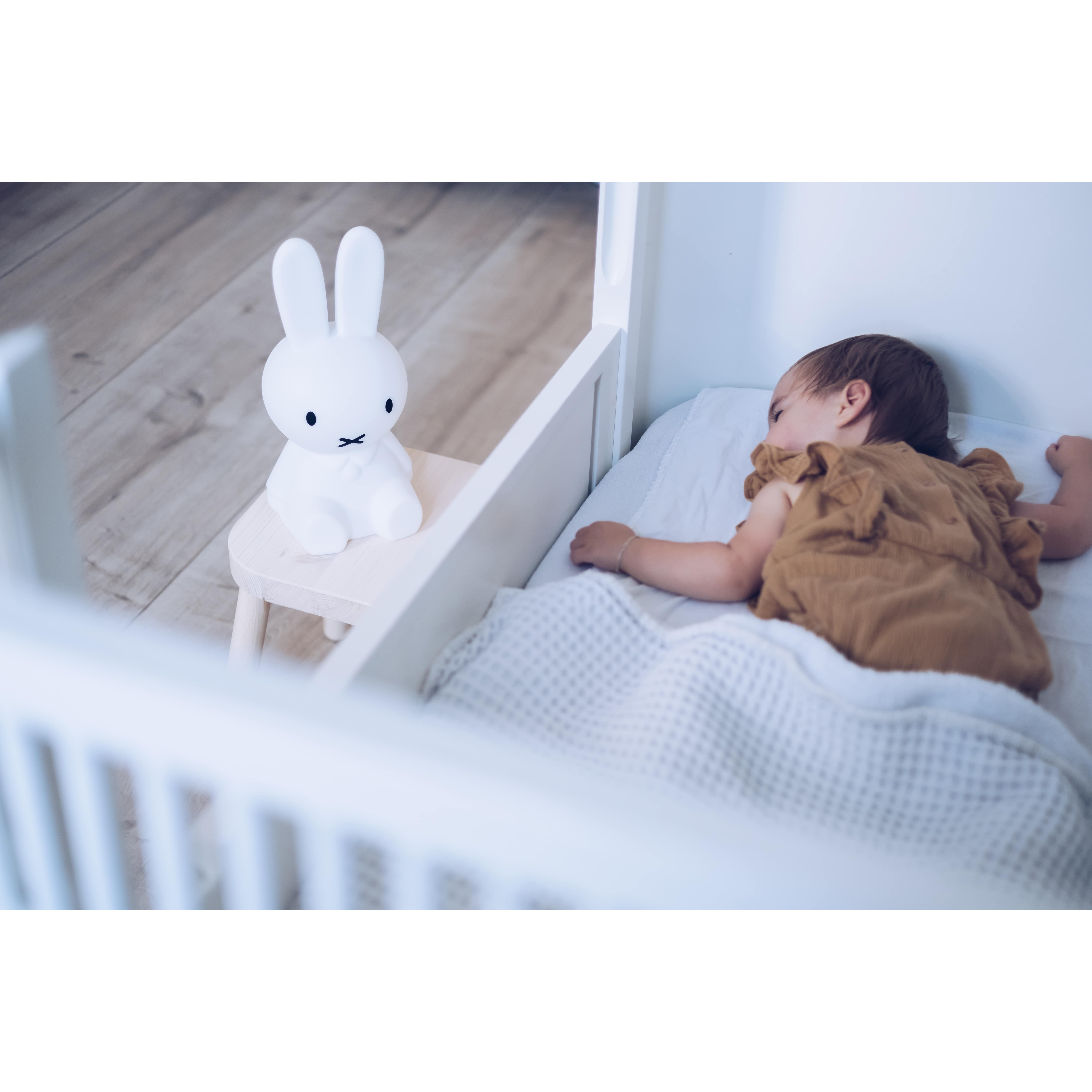 Veilleuse First Light Rechargeable Miffy Le Lapin Mr Maria, Veilleuses ...