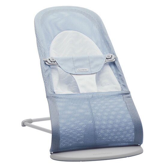 Transat Balance Soft Bleu Ciel/Blanc Mesh  de BabyBjörn