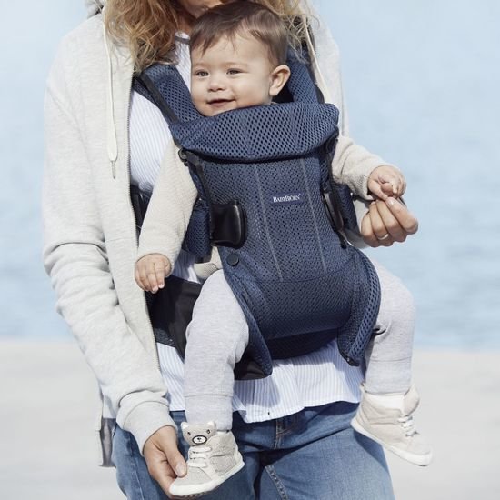 Pack Porte Bebe One Air Avec Bavoir Marine De Babybjorn Porte Bebe Ventral Aubert